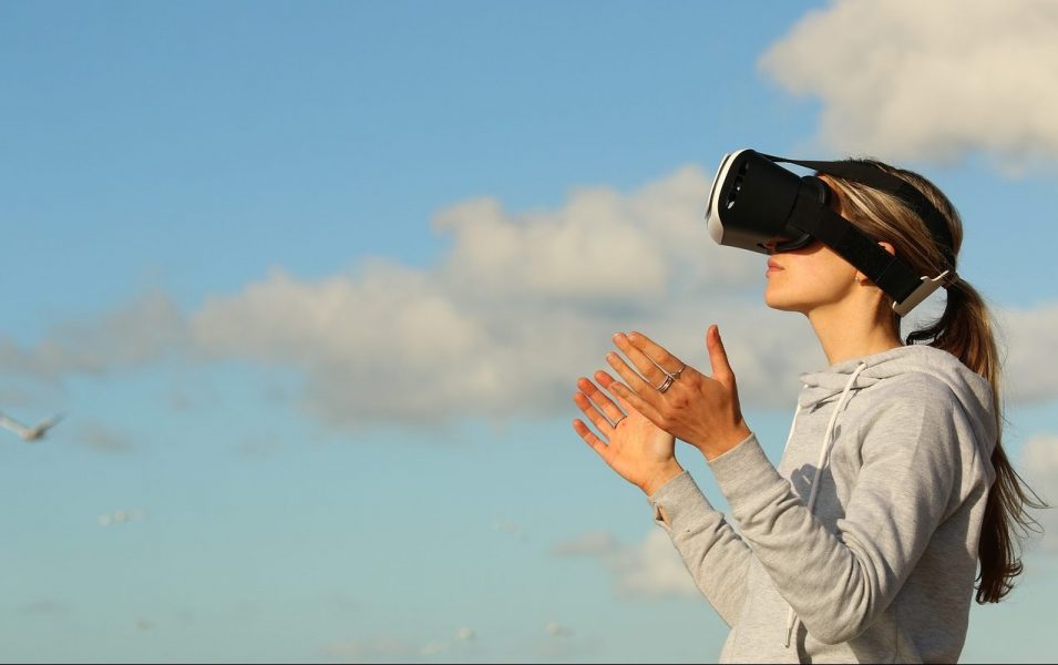 Using virtual reality in the ESL classroom | Cambridge English