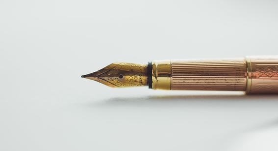 An image of an ink pen